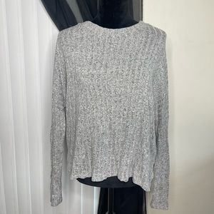 Gray crew neck long sleeve top